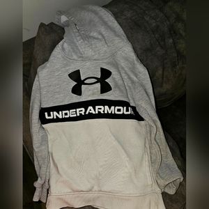 Boys under Armour sweatshirt